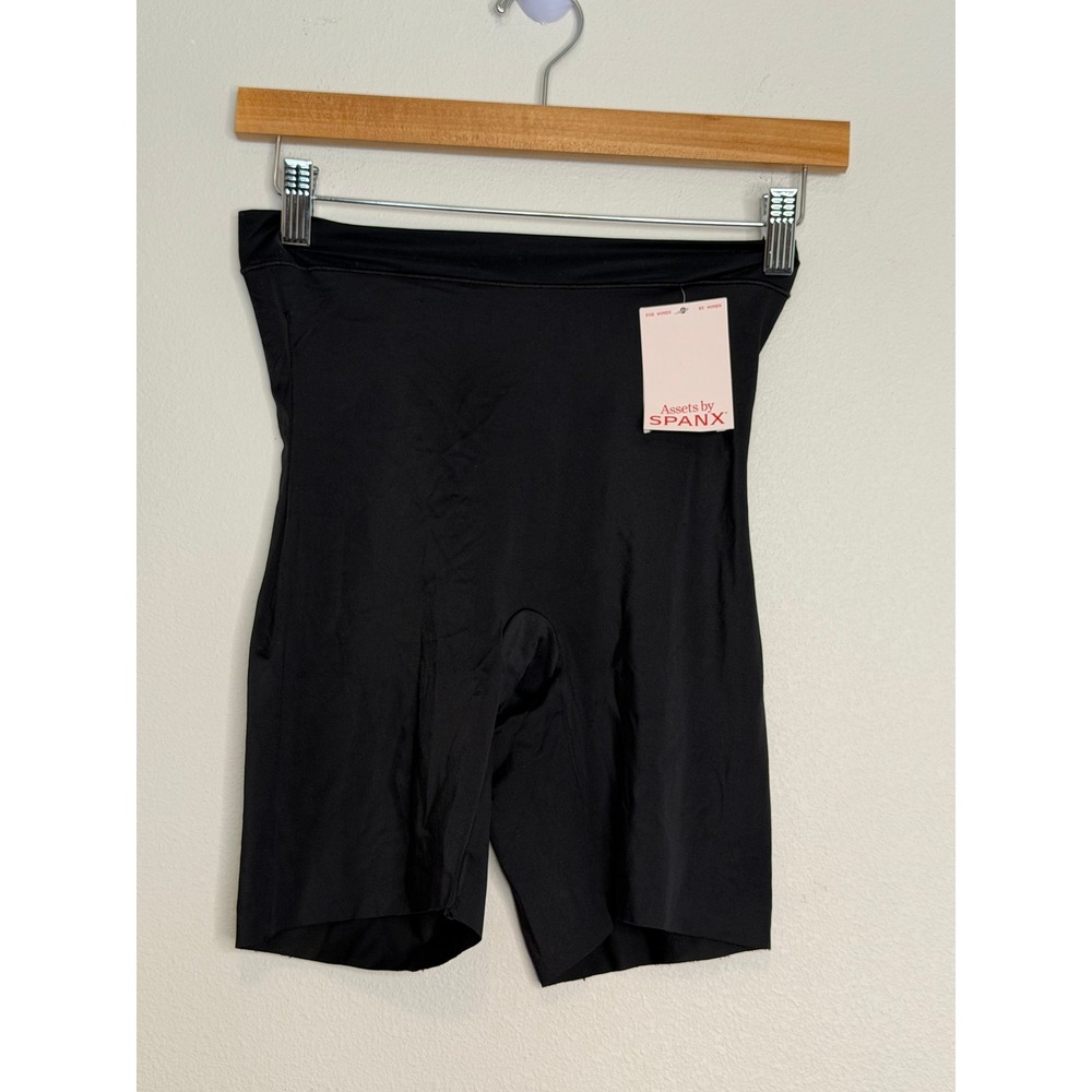Assets by Spanx Women's Black Mid Thigh Shaper Size Large NWT